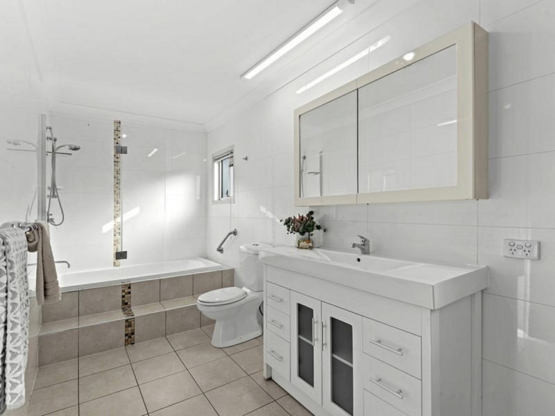 15 Yvonne Street, Yeronga QLD 4104