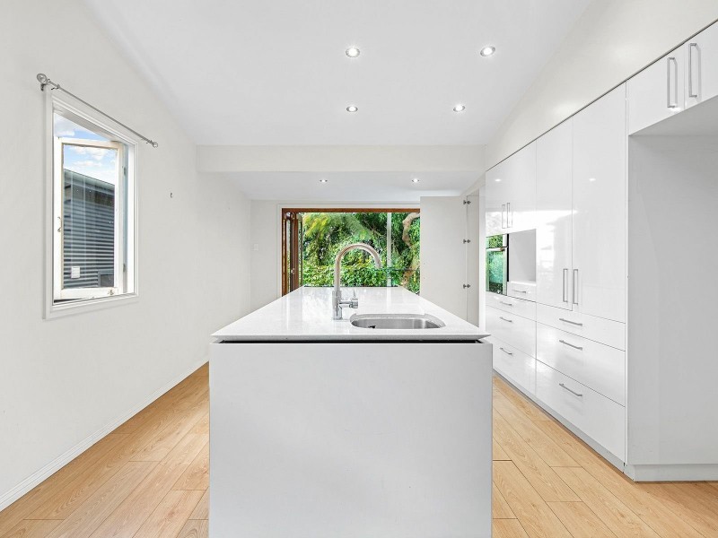 16 Flower Street, Woolloongabba QLD 4102