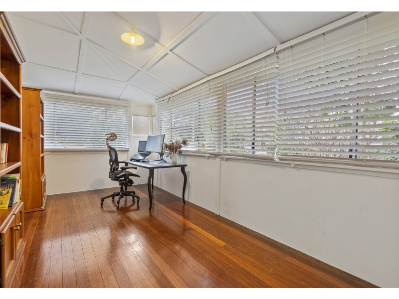 7 Cross Street, Fairfield QLD 4103