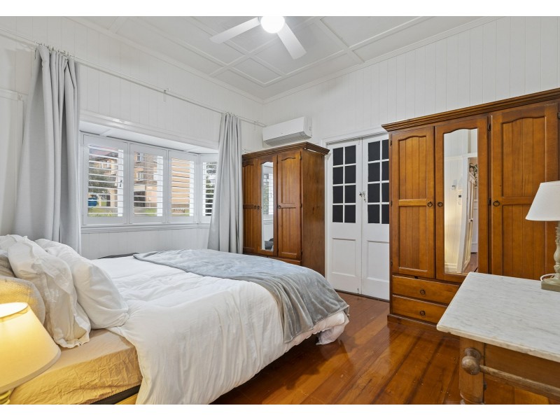 7 Cross Street, Fairfield QLD 4103