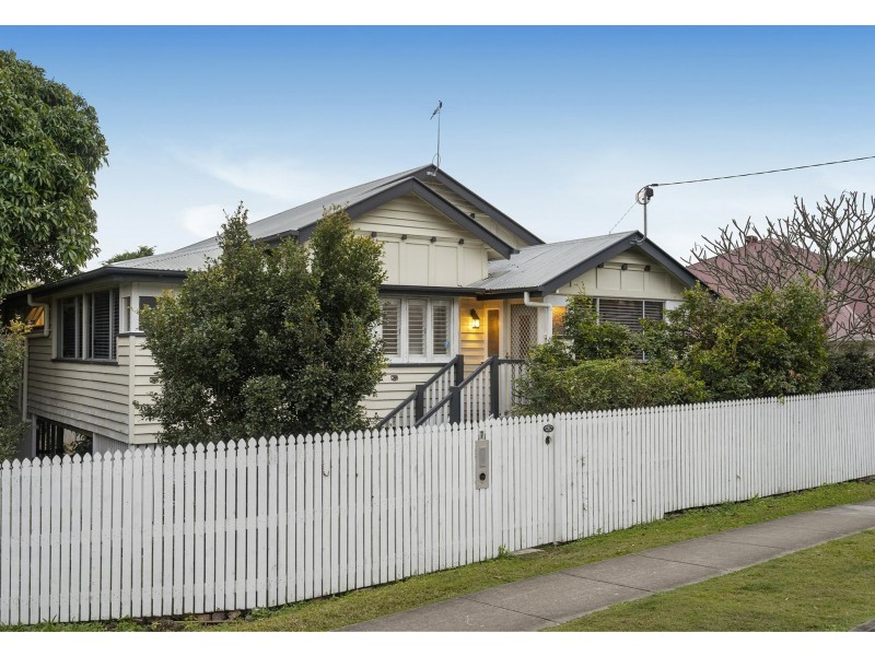 7 Cross Street, Fairfield QLD 4103