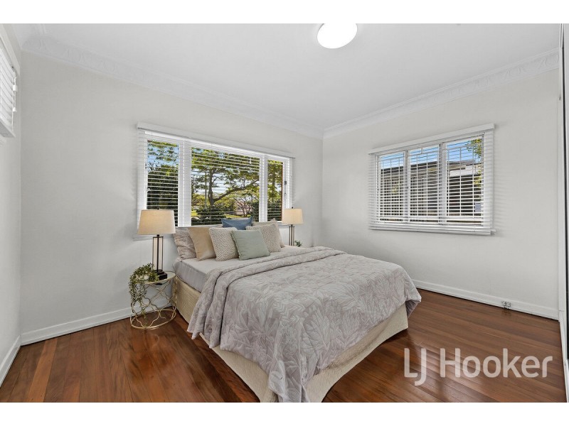 28 Crutchley Street, Fairfield QLD 4103