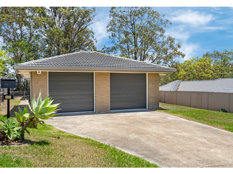 11 Dellwood Street, Nathan QLD 4111