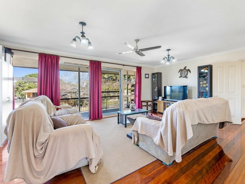 22 Crestgarden Street, Macgregor QLD 4109