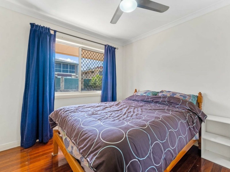 22 Crestgarden Street, Macgregor QLD 4109