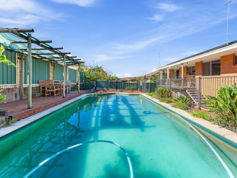 22 Crestgarden Street, Macgregor QLD 4109