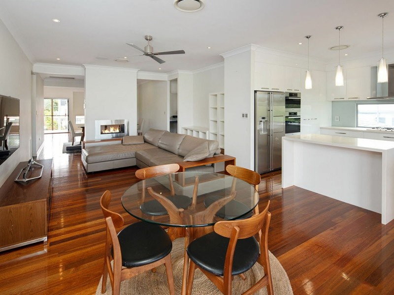 10 Newcastle Street, Fairfield QLD 4103