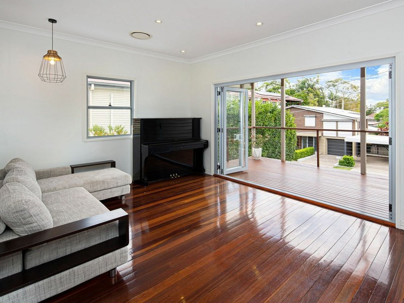 10 Newcastle Street, Fairfield QLD 4103