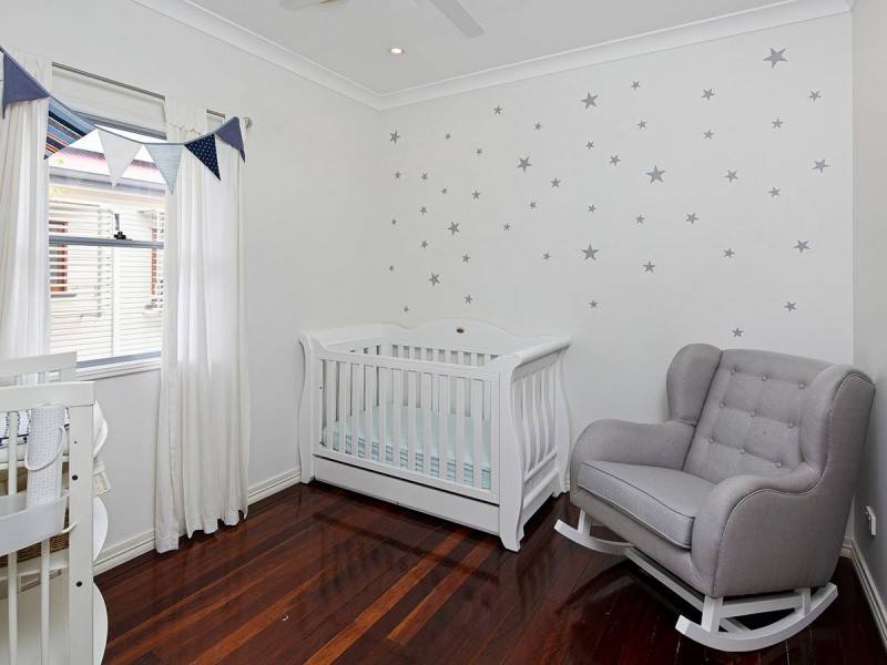 10 Newcastle Street, Fairfield QLD 4103