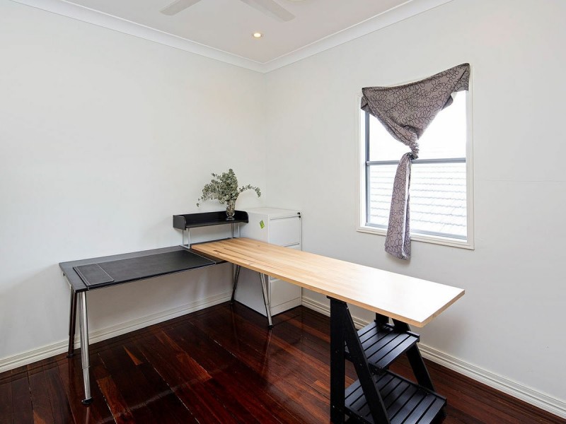 10 Newcastle Street, Fairfield QLD 4103