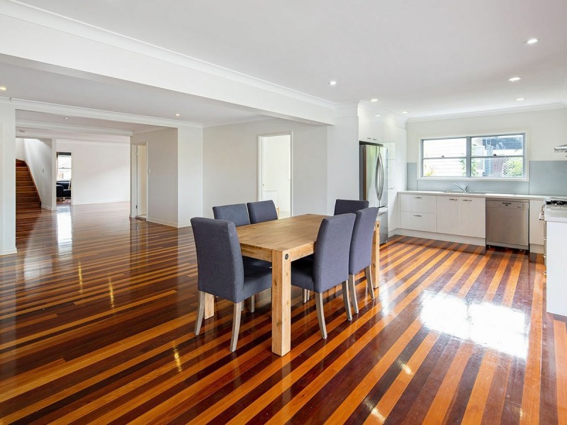 10 Newcastle Street, Fairfield QLD 4103