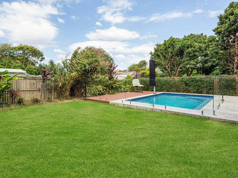 10 Newcastle Street, Fairfield QLD 4103