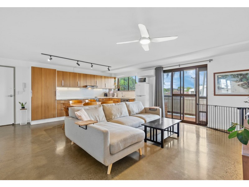 1/3 Curd Street, Greenslopes QLD 4120