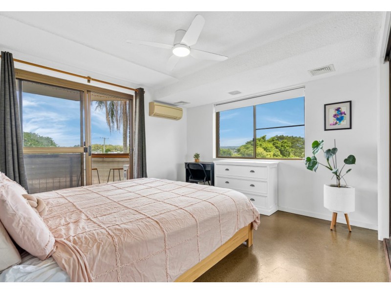 1/3 Curd Street, Greenslopes QLD 4120