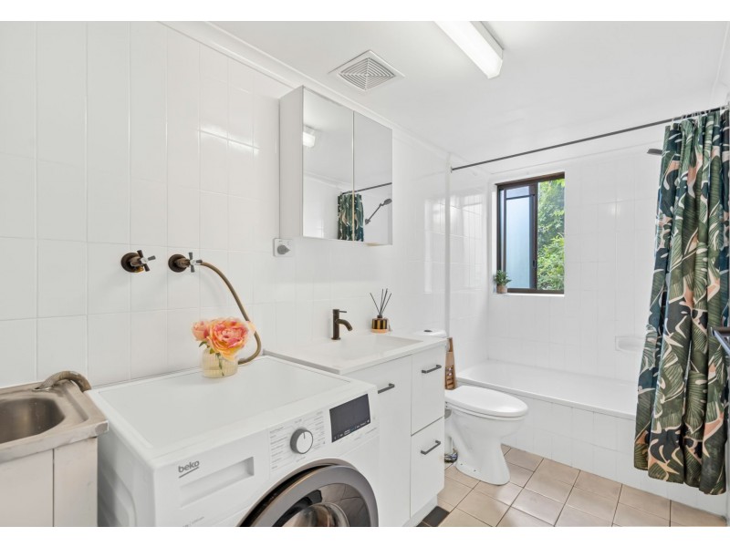 1/3 Curd Street, Greenslopes QLD 4120