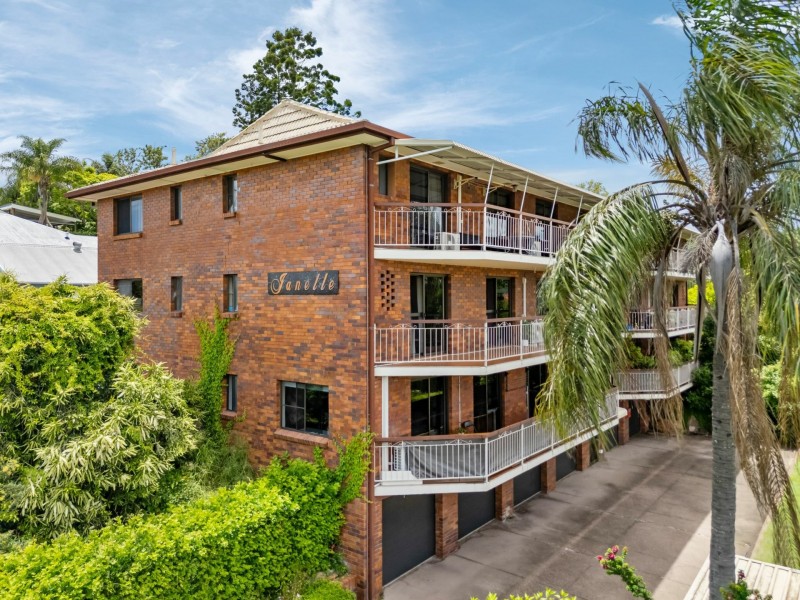 1/3 Curd Street, Greenslopes QLD 4120