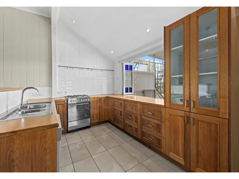 46 Ninth Avenue, Coorparoo QLD 4151