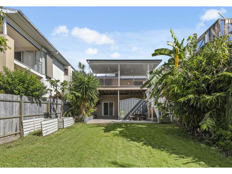 46 Ninth Avenue, Coorparoo QLD 4151