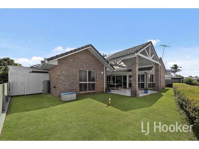 8 Hatherton Crescent, Carindale QLD 4152