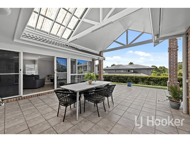 8 Hatherton Crescent, Carindale QLD 4152