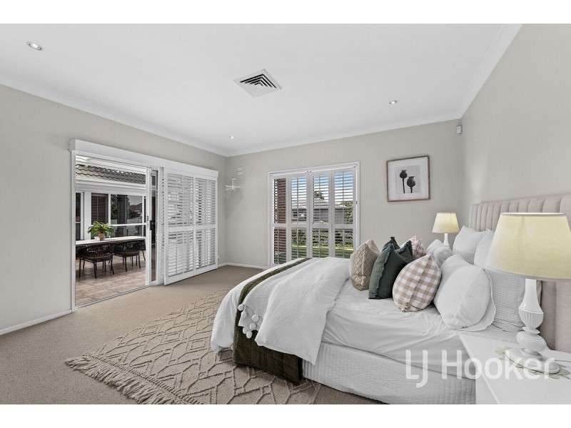 8 Hatherton Crescent, Carindale QLD 4152