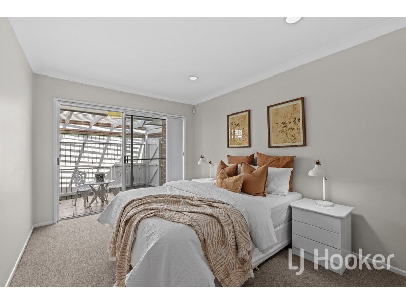 8 Hatherton Crescent, Carindale QLD 4152