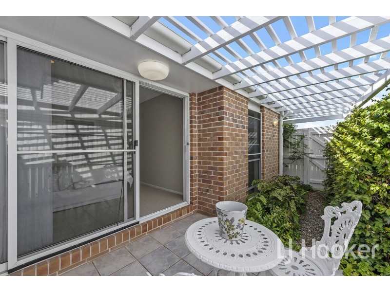 8 Hatherton Crescent, Carindale QLD 4152