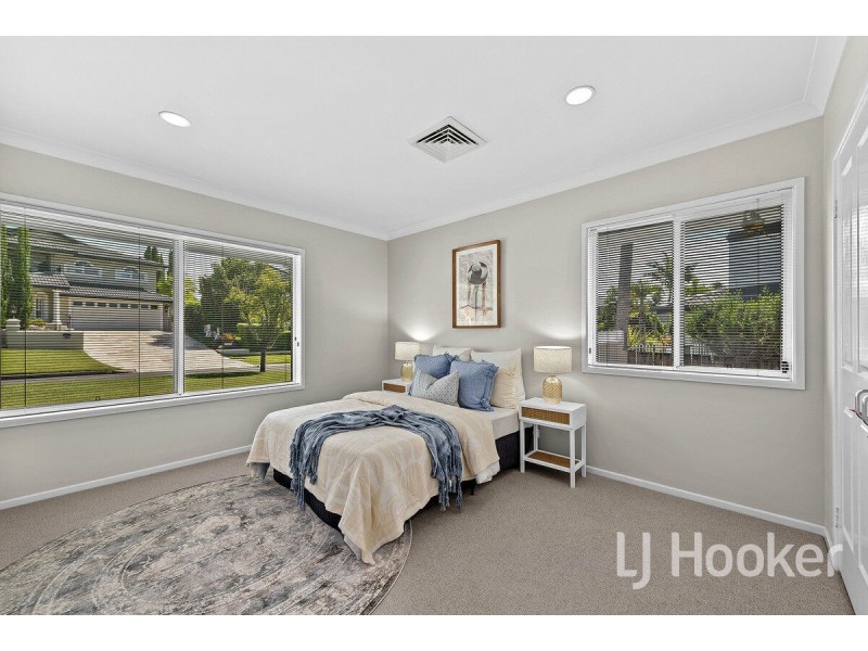 8 Hatherton Crescent, Carindale QLD 4152