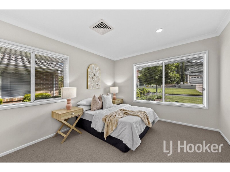 8 Hatherton Crescent, Carindale QLD 4152