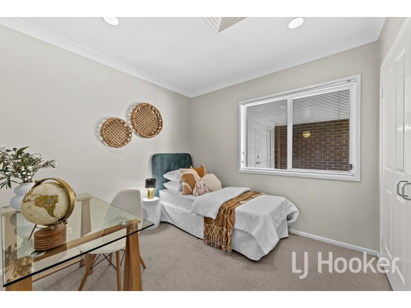 8 Hatherton Crescent, Carindale QLD 4152