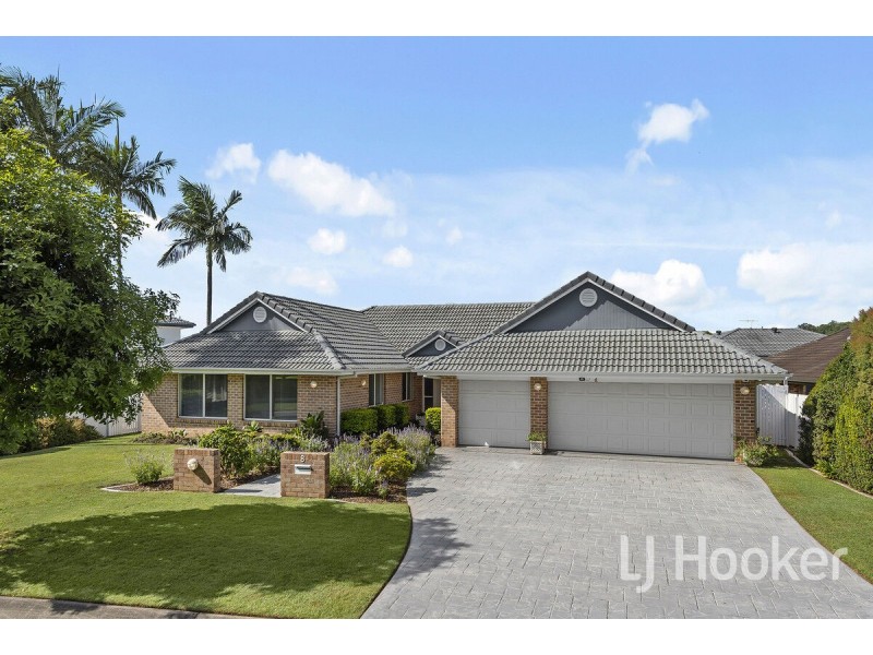 8 Hatherton Crescent, Carindale QLD 4152