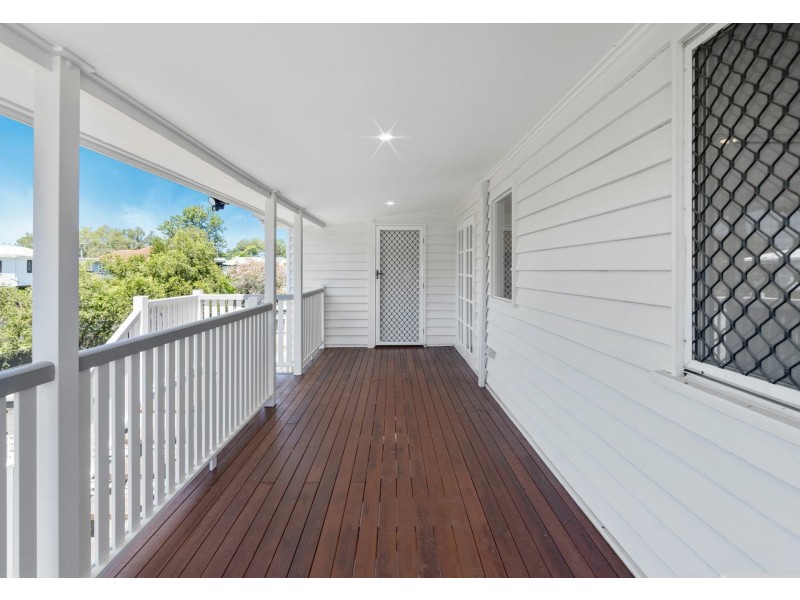 11 Calston Street, Oxley QLD 4075