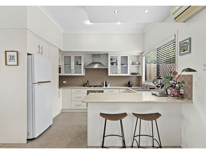 2/110 Waverley Street, Annerley QLD 4103