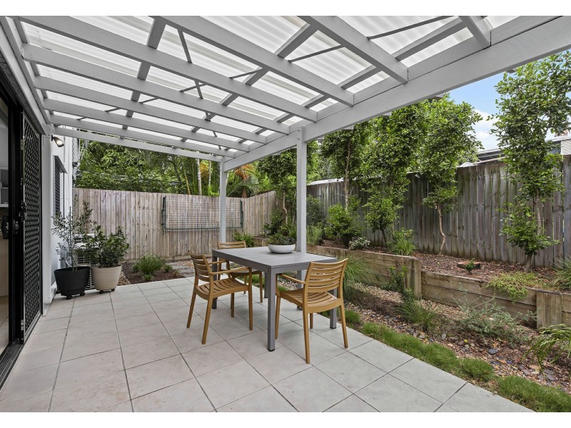 2/110 Waverley Street, Annerley QLD 4103