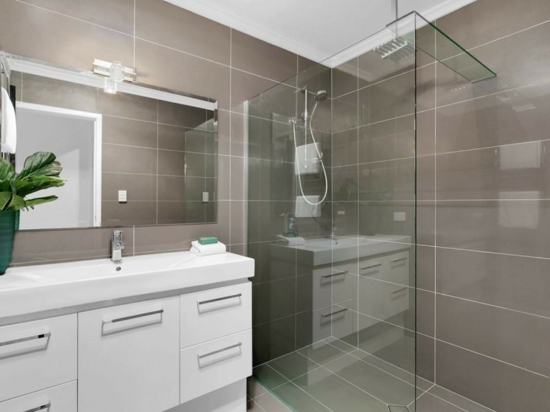 8 Eastment Street, Bardon QLD 4065