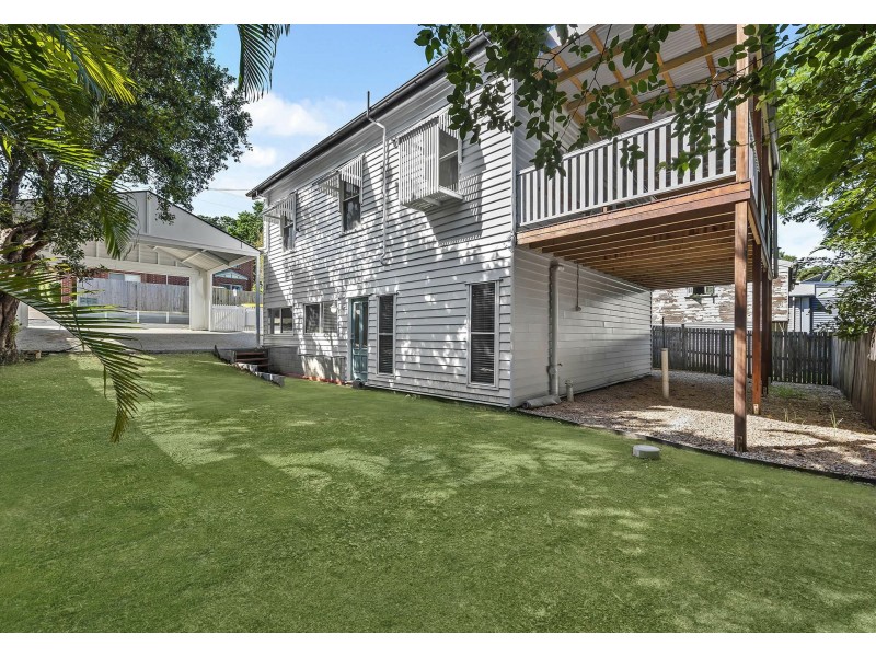 30 Fenton Street, Fairfield QLD 4103