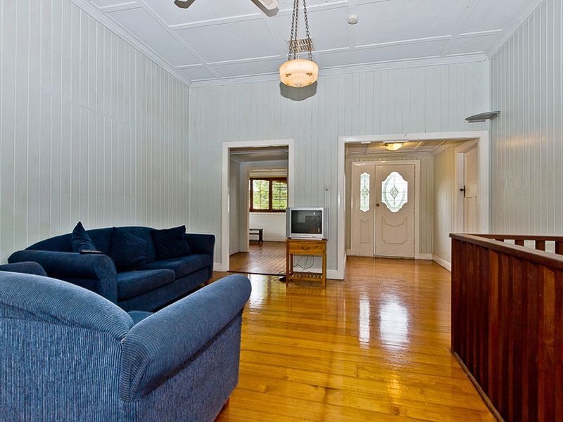 5 Luya Street, Fairfield QLD 4103