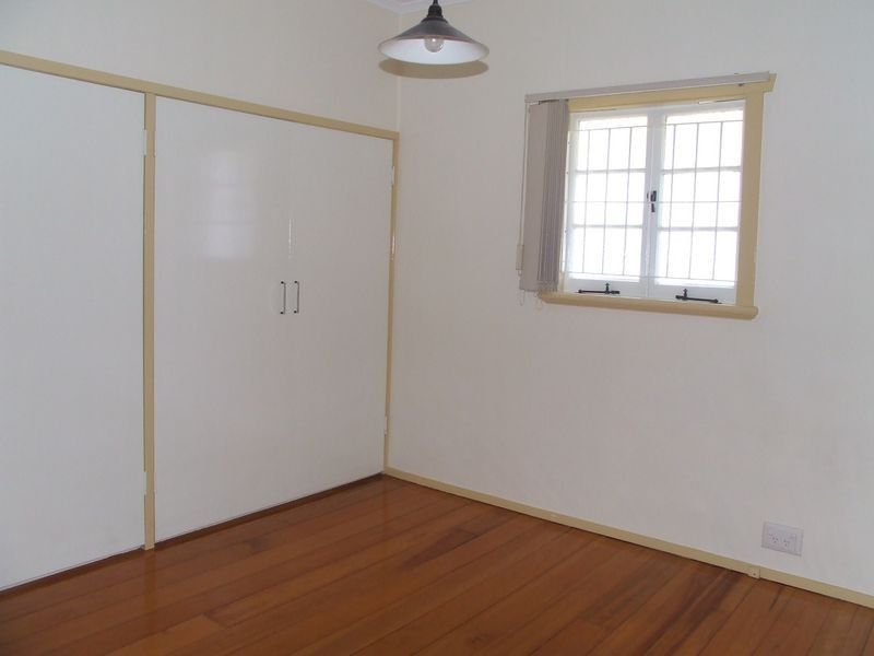 25 Broadmere Street, Annerley QLD 4103