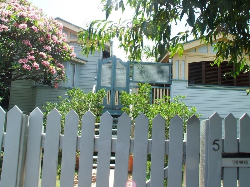 5 Luya Street, Fairfield QLD 4103