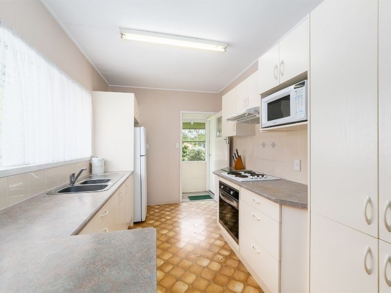 18 Ormuz Road, Yeronga QLD 4104