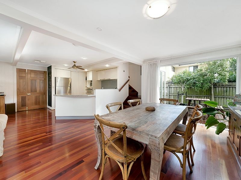 17 Wilton Terrace, Yeronga QLD 4104