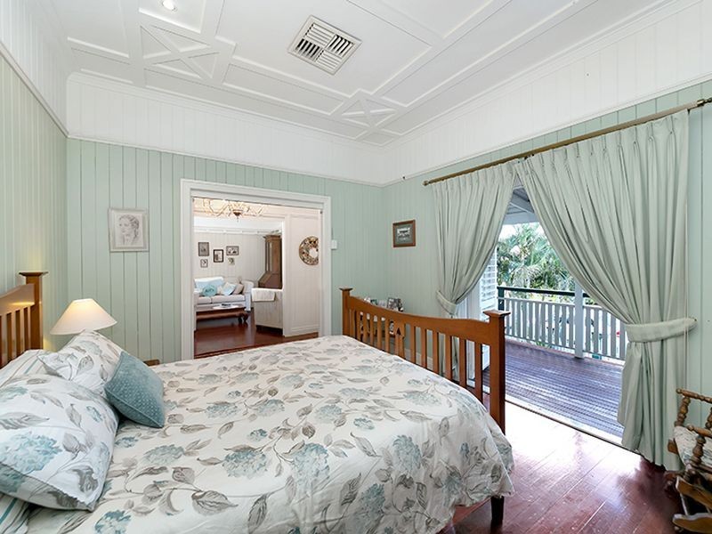 17 Wilton Terrace, Yeronga QLD 4104