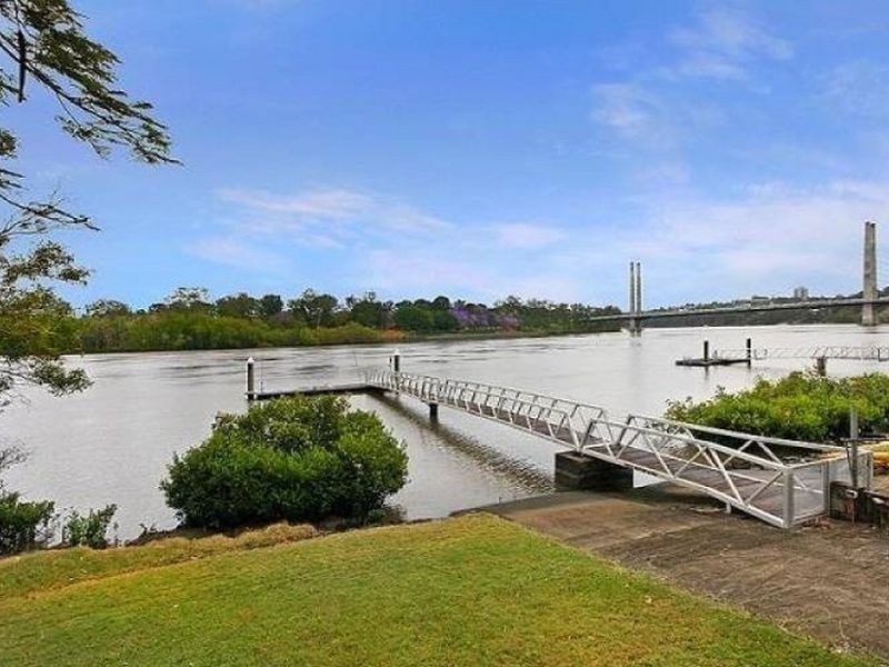 29 Brisbane Corso, Fairfield QLD 4103