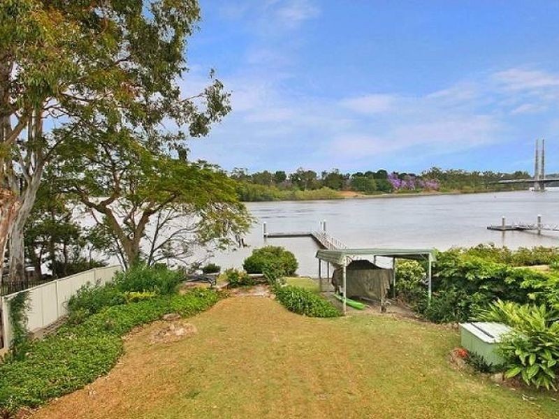29 Brisbane Corso, Fairfield QLD 4103