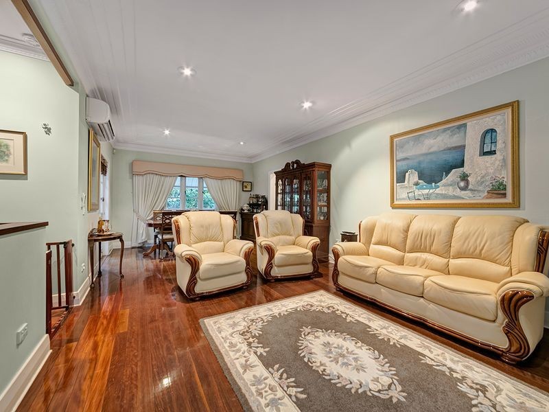 110 King Arthur Terrace, Tennyson QLD 4105