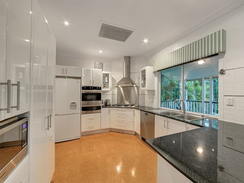 110 King Arthur Terrace, Tennyson QLD 4105