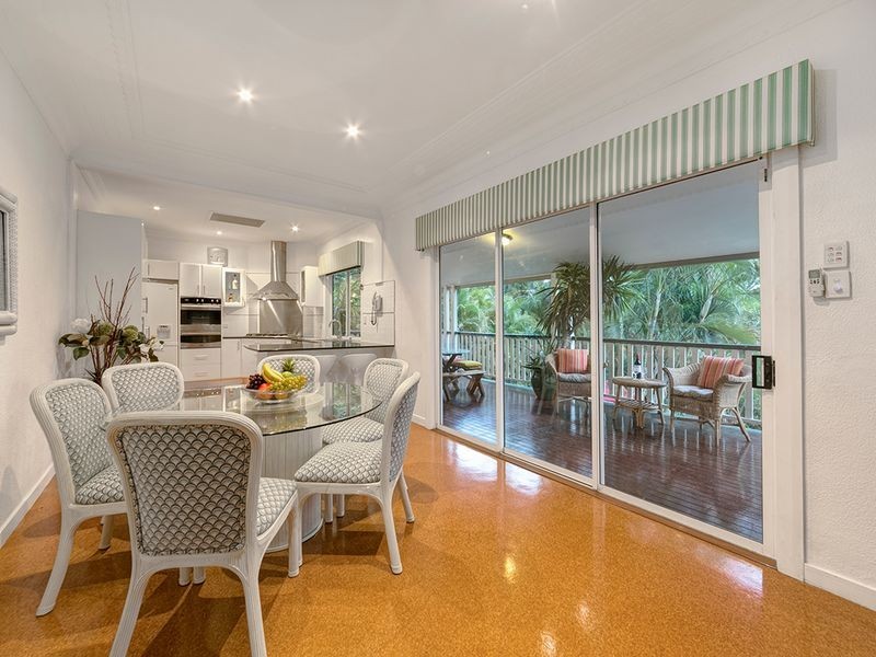 110 King Arthur Terrace, Tennyson QLD 4105
