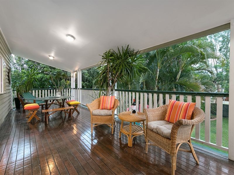 110 King Arthur Terrace, Tennyson QLD 4105