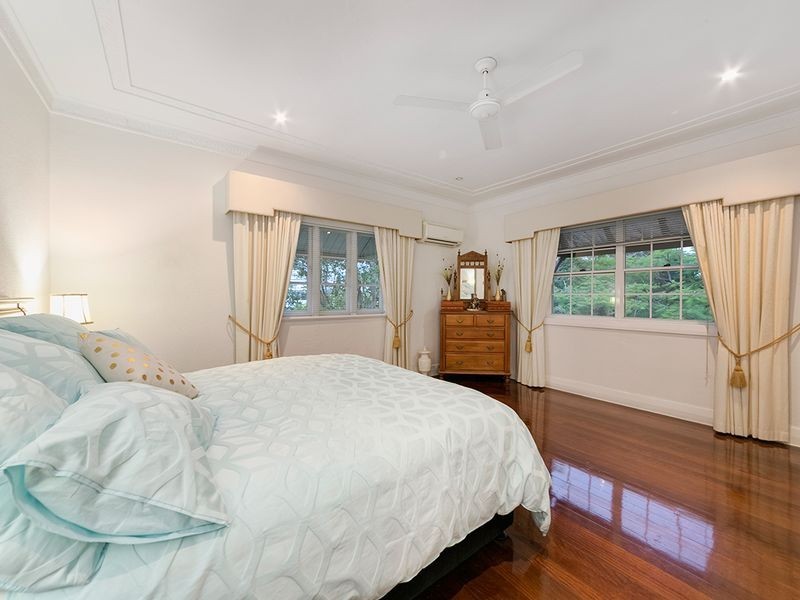 110 King Arthur Terrace, Tennyson QLD 4105