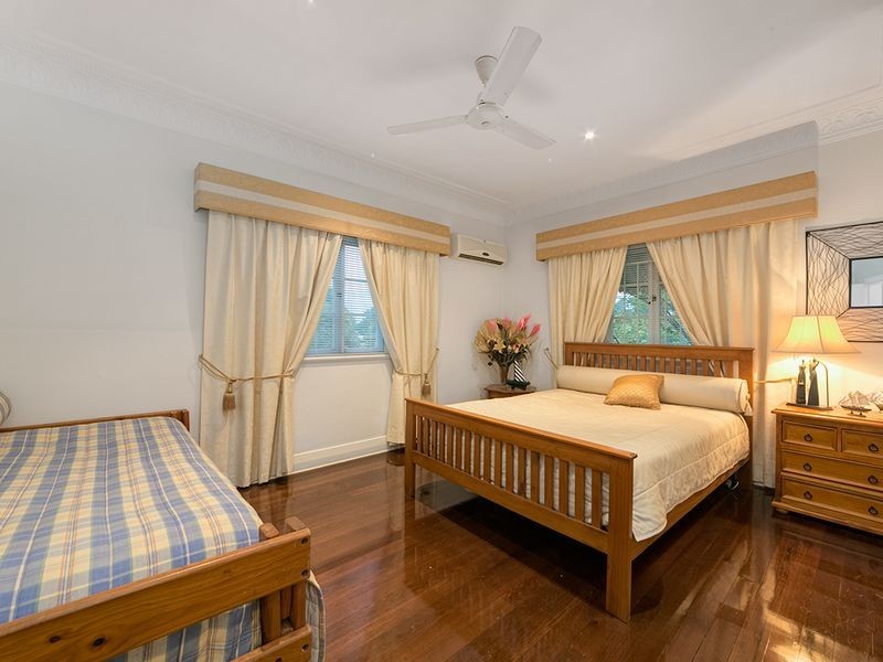 110 King Arthur Terrace, Tennyson QLD 4105